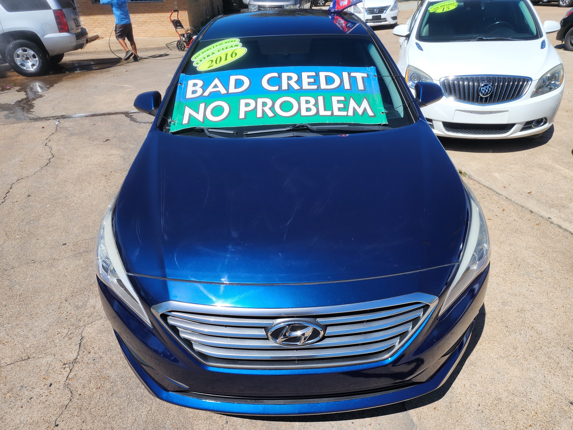 2016 BLUE Hyundai Sonata SE (5NPE24AF8GH) with an 2.4L L4 DOHC 16V engine, 7A transmission, located at 2660 S.Garland Avenue, Garland, TX, 75041, (469) 298-3118, 32.885551, -96.655602 - Welcome to DallasAutos4Less, one of the Premier BUY HERE PAY HERE Dealers in the North Dallas Area. We specialize in financing to people with NO CREDIT or BAD CREDIT. We need proof of income, proof of residence, and a ID. Come buy your new car from us today!! This is a Very clean 2016 HYUNDAI SON - Photo #8